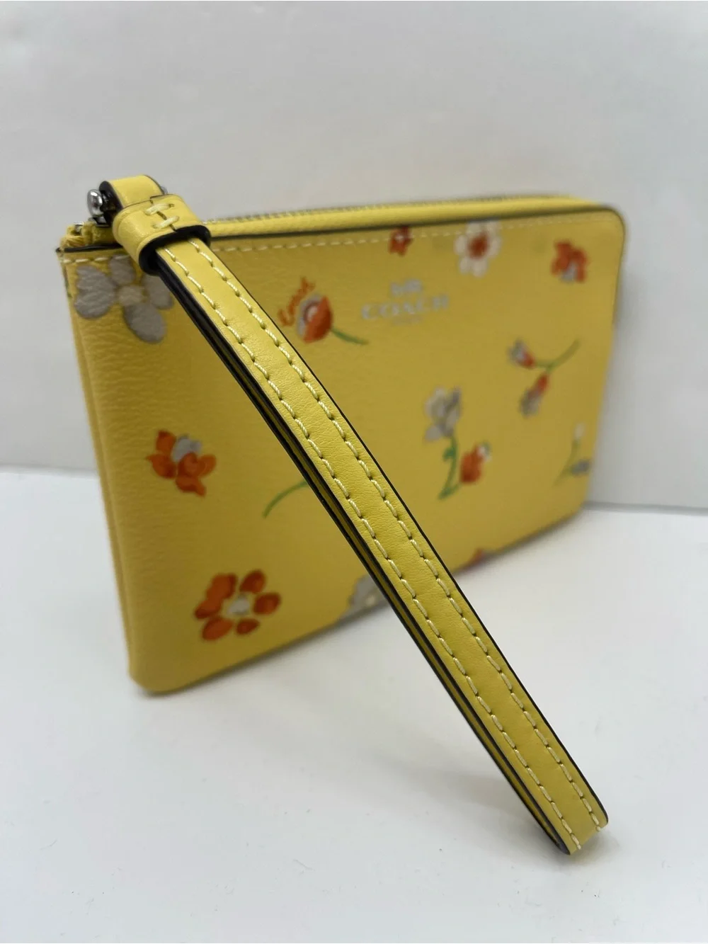 Coach Corner Zip Wristlet With Mystical Floral Print C8701
NWT - Picture 12 of 16